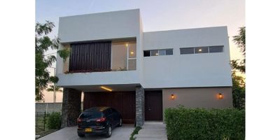 Maravillosa Casa en VENTA, Moderna, iluminada  con excelentes acabados,para ESTRENAR. Ubicada en el exclusivo sector sector del Conjunto Poblado Campestre LAGUNAMAR en Baranoa, a  tan solo 16 Km de la ciudad de Barranquilla. 

Un lugar ideal para vivir rodeado de Naturaleza, tranquilidad y privacidad. - 25-251