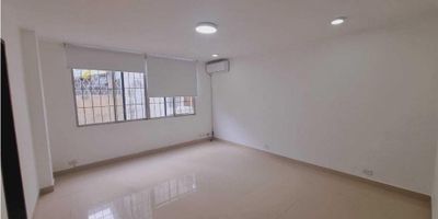 ¡Oportunidad para tu negocio! Se renta oficina de 22 m² en el Centro - Sector La Matuna, una ubicación estratégica cerca de bancos, centros comerciales, almacenes y todo el comercio de la ciudad. Cuenta con baño privado, aire acondicionado y persianas, ideal para un ambiente cómodo y funcional. Canon incluye administración y servicio de agua. ¡No dejes pasar esta oportunidad! - 25-1327