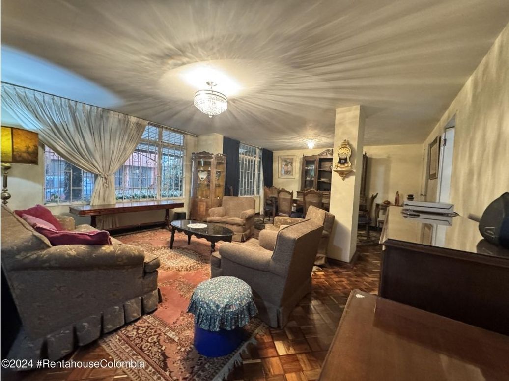 Casa de 5 alcobas en venta en Acevedo Tejada, Bogotá, 350 m² · foto 7 de 20