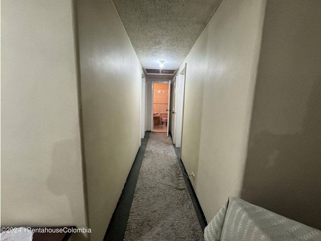 Casa de 5 alcobas en venta en Acevedo Tejada, Bogotá, 350 m² · foto 19 de 20