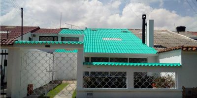 Gran oportunidad para tener tu vivienda y negocio en un mismo lugar!. Casa amplia e iluminada que puedes adecuar facilmente de acuerdo con tus necesidades. Excelente ubicacion, cerca a Av calle 116, Av Suba,, calle 100. Espacios amplios y acogedores que te permitiran hacer realidad tus sueños y los de la familia. Te esperamos para asesorarte y acompañarte en este camino !!! - 25-1370