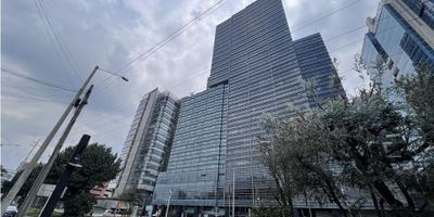 Rentahouse Colombia Vende Oficina de lujo con diseño ecológico y eficiente 150.11 mts2. Ubicada en Torre Tierra Firme, un edificio con servicios de alta gama. Cerca de vías principales y zona comercial. Ideal para balancear trabajo y vida privada. 4 Modulos, 1 sala de juntas, cuarto de redes, espacio para muebles modulares, comedor, el edificio cuenta con salones de conferencias y servicios. - 25-1557