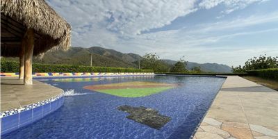 Te presento una encantadora casa en venta en Nariño, Cundinamarca, que ofrece un oasis de tranquilidad y comodidad en medio de exuberantes espacios verdes. Con una superficie de 115 metros cuadrados distribuidos en dos plantas, esta propiedad es ideal para quienes buscan un estilo de vida relajado y conectado con la naturaleza. 2 habitaciones, 3 baños, piscinas, zonas sociales. Te presento una encantadora casa en venta en Nariño, Cundinamarca, que ofrece un oasis de tranquilidad y comodidad en medio de exuberantes espacios verdes. Con una superficie de 115 metros cuadrados distribuidos en dos plantas, esta propiedad es ideal para quienes buscan un estilo de vida relajado y conectado con la naturaleza. 2 habitaciones, 3 baños, piscinas, zonas sociales.

Discover this delightful house for sale in Nariño, Cundinamarca, offering a serene oasis of tranquility and comfort amidst lush green surroundings.

With a total area of 115 square meters spread across two floors, this property is perfect for those seeking a relaxed lifestyle in harmony with nature. It features 2 spacious bedrooms and 3 bathrooms, providing ample space for comfort and privacy.

The house is part of a community that includes access to swimming pools and social areas, creating the perfect setting for leisure and relaxation.

Whether you're looking for a peaceful retreat or a permanent home in a natural environment, this property combines charm, functionality, and a connection to the outdoors. Don't miss the opportunity to make it yours! - 25-1582