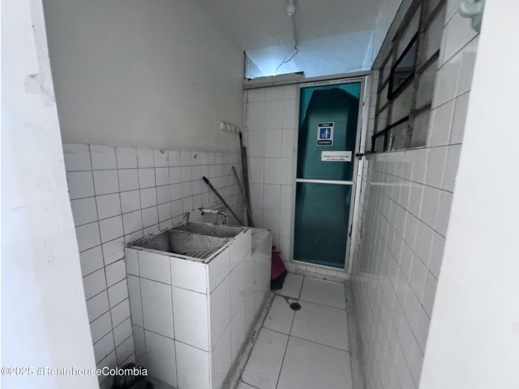 Casa de 22 alcobas en venta en La Estrada, Bogotá, 362 m² · foto 3 de 20
