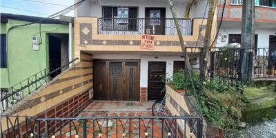 SE ARRIENDA CASA EN MANRIQUE SAN PABLO
SEGUNDO PISO, ESTRATO 2.

NOTA: NO PERSONAS RUIDOSAS.

CUENTA CON:
- SALA COMEDOR
- 3 ALCOBAS CON PUERTAS
- CUARTO ÚTIL
- 1 CLOSET
- ZONA DE ROPA
- 2 BAÑOS SENCILLOS
- COCINA SENCILLA
- RED DE GAS
- BALCÓN
- PISO EN BALDOSA
- CALENTADOR DE AGUA.

CONTACTO: ARRENDAMIENTOS PANORAMA MANRIQUE
TELEFONO: (604) 5166060. WHATSAPP: 3104700944
