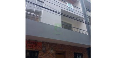 VENDO APARTAMENTO EN CASTILLA 
 $280,000,000 
 CODIGO 2419 
 - 3 ALCOBAS 
 - 1 CLOSET 
 - 2 BAÑOS 
 - COCINA INTEGRAL CON RED DE GAS 
 - SALA COMEDOR 
 - BALCON 
 - ZONA DE ROPAS 
 - PISO EN CERAMICA 
 - SEGUNDO PISO 
