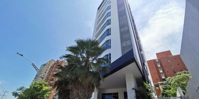 Apartamento AMOBLADO ubicado en un sector exclusivo al norte de ciudad de ambiente fresco luz natural durante día. Cuenta cocina integral mesón en granito pulido gabinetes superiores e inferiores, parqueadero asignado, sala comedor, closet en la habitación, zona de labores, balcón panorámico y cuenta con lavadora y secadora. El edificio ofrece portería tipo lobby amplias zonas de acceso a la edificación, baño social, plata eléctrica para las área comunes, camara de seguridad, área de juego para los niños, jacuzzi, área BBQ, salón social, gimnasio . Es cercano a la calle 84, cc viva, colegio biffi la Salle , iglesia torcoroma, parque rosado amplia zonas peatonales y alto flujo vehicular