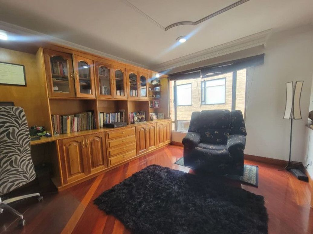 Apartamento de 4 alcobas en venta en Santa Barbara Occidental, Bogotá, 281 m² · foto 10 de 20