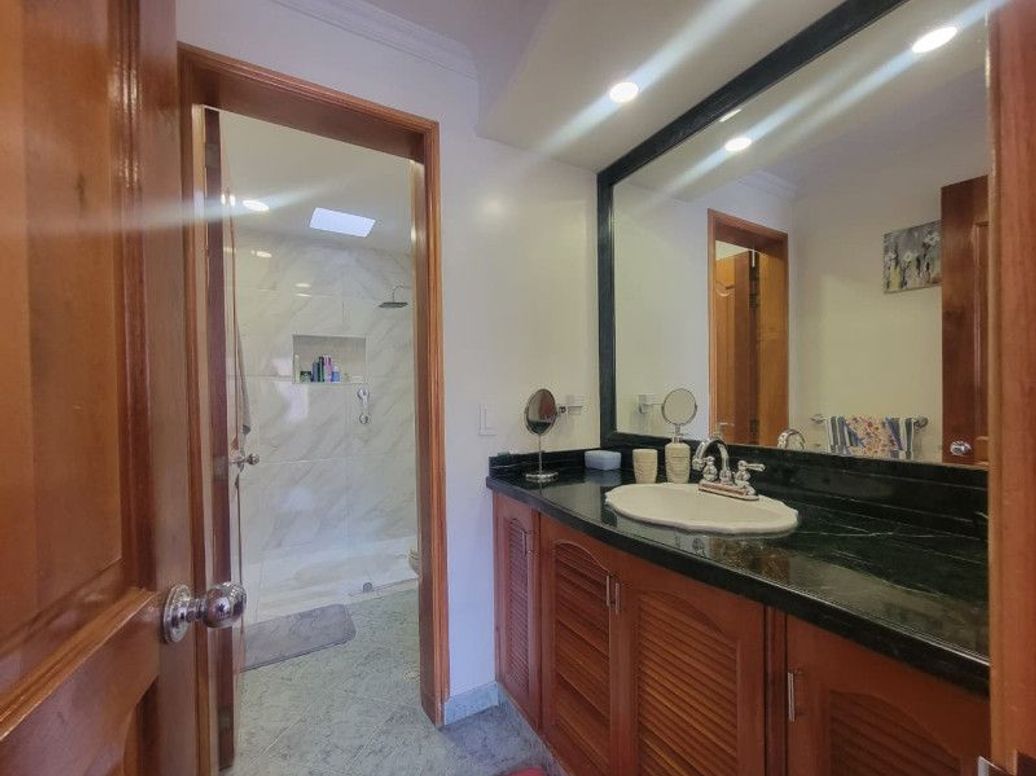 Apartamento de 4 alcobas en venta en Santa Barbara Occidental, Bogotá, 281 m² · foto 19 de 20