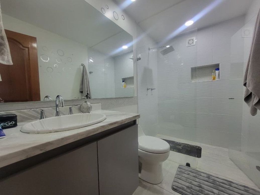 Apartamento de 4 alcobas en venta en Santa Barbara Occidental, Bogotá, 281 m² · foto 13 de 20
