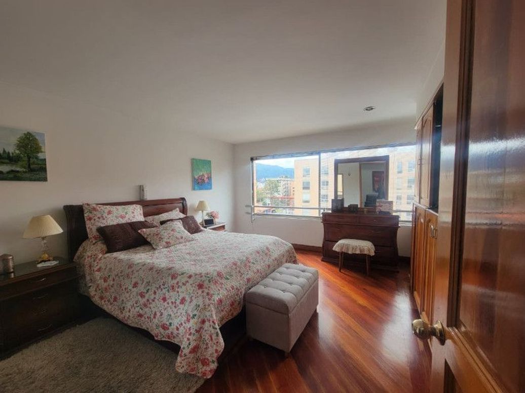 Apartamento de 4 alcobas en venta en Santa Barbara Occidental, Bogotá, 281 m² · foto 15 de 20