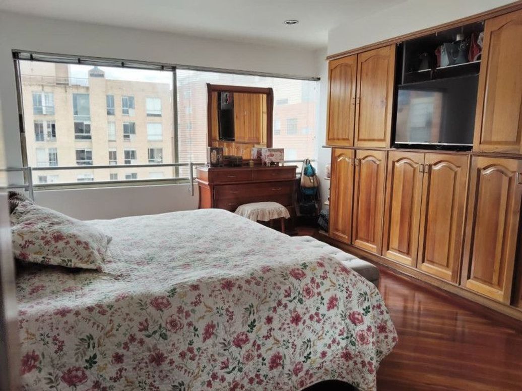 Apartamento de 4 alcobas en venta en Santa Barbara Occidental, Bogotá, 281 m² · foto 14 de 20