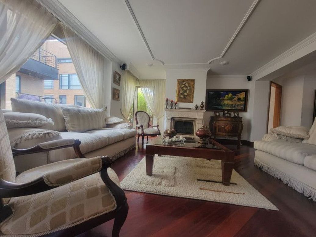 Apartamento de 4 alcobas en venta en Santa Barbara Occidental, Bogotá, 281 m² · foto 4 de 20