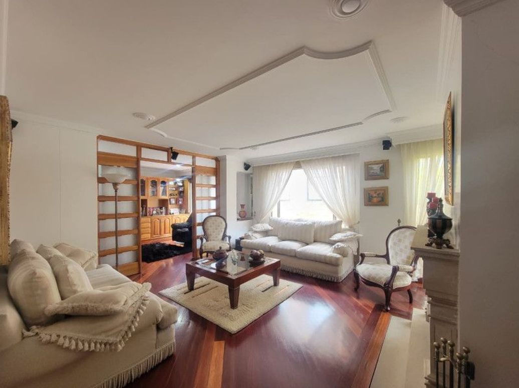 Apartamento de 4 alcobas en venta en Santa Barbara Occidental, Bogotá, 281 m² · foto 2 de 20