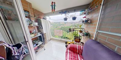 Código 9640797

Apartamento en venta de sesenta y ocho metros cuadrados, con vista exterior, ubicado en un quinto piso con acceso por ascensor, parqueadero propio cubierto y un práctico depósito. Cuenta con dos habitaciones, dos baños, sala comedor, estudio, cocina integral y zona de lavandería, todo con piso en cerámica. El conjunto ofrece seguridad permanente con vigilancia privada las veinticuatro horas. Su ubicación es privilegiada, a pocos minutos de almacenes como Ara y D1, y con fácil acceso por la Calle Once Oeste. ¡Un espacio cómodo, funcional y con todo lo que necesitas para vivir tranquilo!
