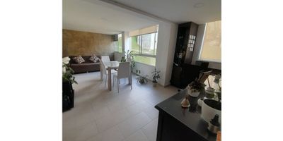 Vive en una zona residencial muy tranquila, ideal para disfrutar comodidad y seguridad todos los días.

Este apartamento ofrece un ambiente acogedor con dos (2) alcobas con clóset, sala comedor, cocina integral, dos (2) baños, pisos en cerámica y zona de ropas. Además, el edificio cuenta con parqueadero comunal, ascensor y portería 24 horas.

Cod inmo: 15027, Manizales - Caldas.

