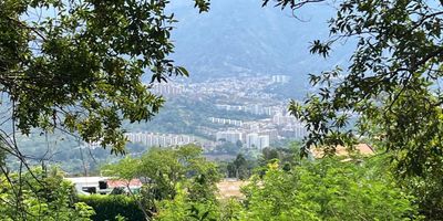 Lote de 3333 m2 de área (es decir, una tercera parte de hectárea) ubicado frente Estación de Servicio Terminal  Piedecuesta a 7 minutos por ramal vereda Guamo Grande Piedecuesta 