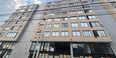 Consultorio Odontológico en arriendo, amoblado, se entrega con unidad y todo su mobiliario, Ubicado en un segundo piso, con vista hacia el exterior, en edificio de oficinas nuevo sobre zona comercial con mucha afluencia de gente.
Canon incluye administración.