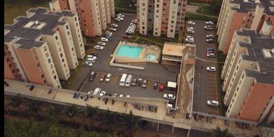 Venta Apartamento, Cali Sur, Valle de Lili, Fortemurano
Con excelente ubicación cerca a Fundación Valle del Lili, Almacenes Éxito, Centro Comercial Jardín plaza, Cerca a los mejores colegios y universidades de la ciudad, Parques. Con fácil acceso vehicular y peatonal.
En piso 8 (último) con ascensor. Esta vivienda de espacios cómodos cuenta con sala, comedor, balcón pequeño, cocina integral americana, zona de aseo, Dos Alcobas con closet, principal con baño, baño auxiliar, parqueadero comunitario. La unidad cuenta con portería, Piscinas, Juegos infantiles, bellos jardines, parqueadero de visitantes interno. 
Esta vivienda es una excelente opción de inversión para generar renta o disfrutar.