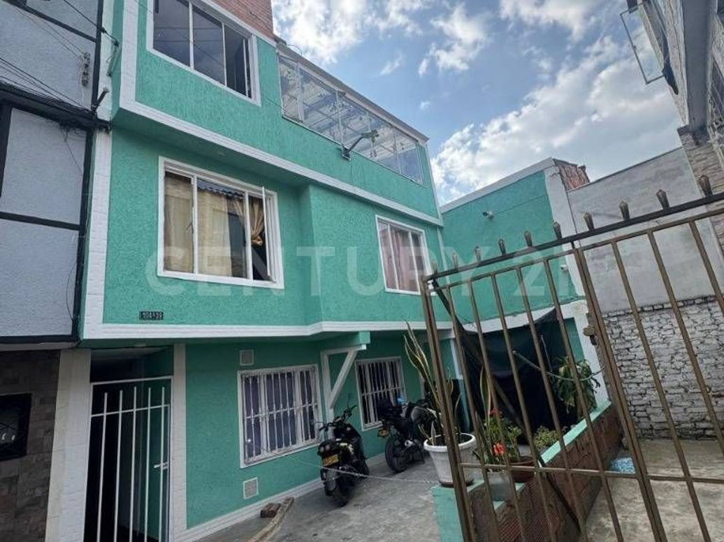 Casa de 5 alcobas en venta en La Cabaña, Bogotá, 357 m² · foto 11 de 11