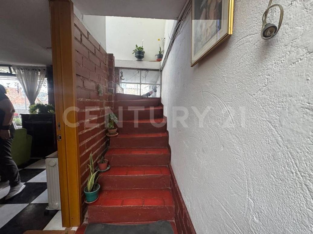 Casa de 5 alcobas en venta en La Cabaña, Bogotá, 357 m² · foto 8 de 11