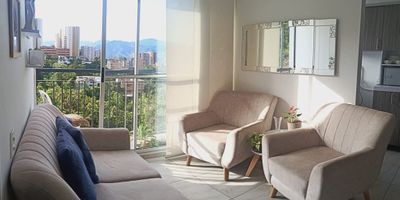 Apartamento en venta ubicado en Envigado sector la mina, fácil ingreso vehicular. Cuenta con sala comedor, balcón, cocina integral, zona ropas, 3 habitaciones, 2 baños y 67 metros cuadrados, ofrece un espacio acogedor y funcional para tu familia. Disfruta de la comodidad de contar con 1 parqueadero mas cuarto útil. Unidad cerrada completa con vigilancia 24 horas.Su diseño moderno y acabados de calidad lo convierten en el lugar ideal para crear nuevos recuerdos. ¡No pierdas la oportunidad de hacer de este lugar tu nuevo hogar!