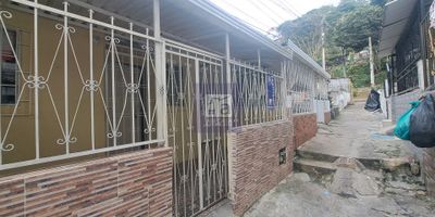 cod 3914 se arrienda apartaestudio en floridablanca, 1 alcoba, cocina tradicional, 1 baño auxiliar, patio, zona ropas, piso en ceramica.