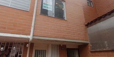 ¡Descubre la Joya Oculta de Itagüí!
¿Buscas una casa que te brinde comodidad, estilo y una ubicación privilegiada? ¡Entonces has encontrado el hogar perfecto! Ubicada en el encantador barrio de Ditaires, en Itagüí, esta propiedad de 80 m² es la respuesta a tus sueños.
Imagina despertarte cada mañana en una de sus 3 amplias alcobas, disfrutando de la tranquilidad que ofrece este acogedor espacio. Recorre los 3 espaciosos closets y prepárate para el día en la práctica cocina integral.
La casa cuenta con pisos de cerámica que le dan un toque elegante y moderno, mientras que la sala-comedor y el balcón te invitan a relajarte y disfrutar de la compañía de tus seres queridos.
Ubicada a pasos de colegios, centros comerciales y con fácil acceso al transporte público, esta propiedad te brindará la comodidad y la conveniencia que buscas. ¡No dejes pasar esta oportunidad de vivir en el corazón de Itagüí!
¡Llama ahora y reserva tu visita! Descubre la joya oculta que te está esperando.