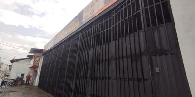 Local comercial de 240 mts con área de actividad comercial (C-2) próximo al colegio salesiano, sobre la carrera 12. Cuenta con facilidades para opera centro de lubricación, taller mecánico y venta de repuestos.  