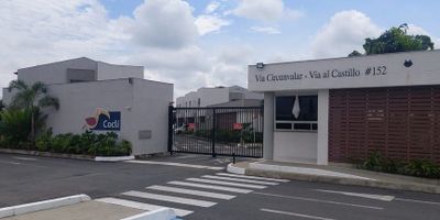 ¡EN ALQUILER! 
Hermosa casa con área de 103mts2, ubicada al sur de la ciudad CONJUNTO RESIDENCIAL COCLÍ - VIA CALI/JAMUNDI.

La casa consta de: Sala comedor, cocina integral, 3 habitaciones (Todas con aire acondicionado y closet) La habitacion principal con baño privado y Vestier, 2 baños sociales, patio esquinero con reja de seguridad, sistema de cámaras y zona de oficios con calentador.

Parqueadero Semi-Cubierto.

En zonas comunes:
- Salón social
- Turco
- Piscina para adultos y niños
- Zona infantil
- Gimnasio
- Zona de mascotas