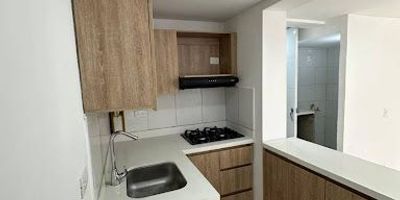 Se arrienda apartamento ubicado en unidad residencial, cuenta con 3 habitaciones, 1 baño, sala comedor, cocina integral, zona de ropas, balcón Agenda cita Robinson Guisao 3013959075