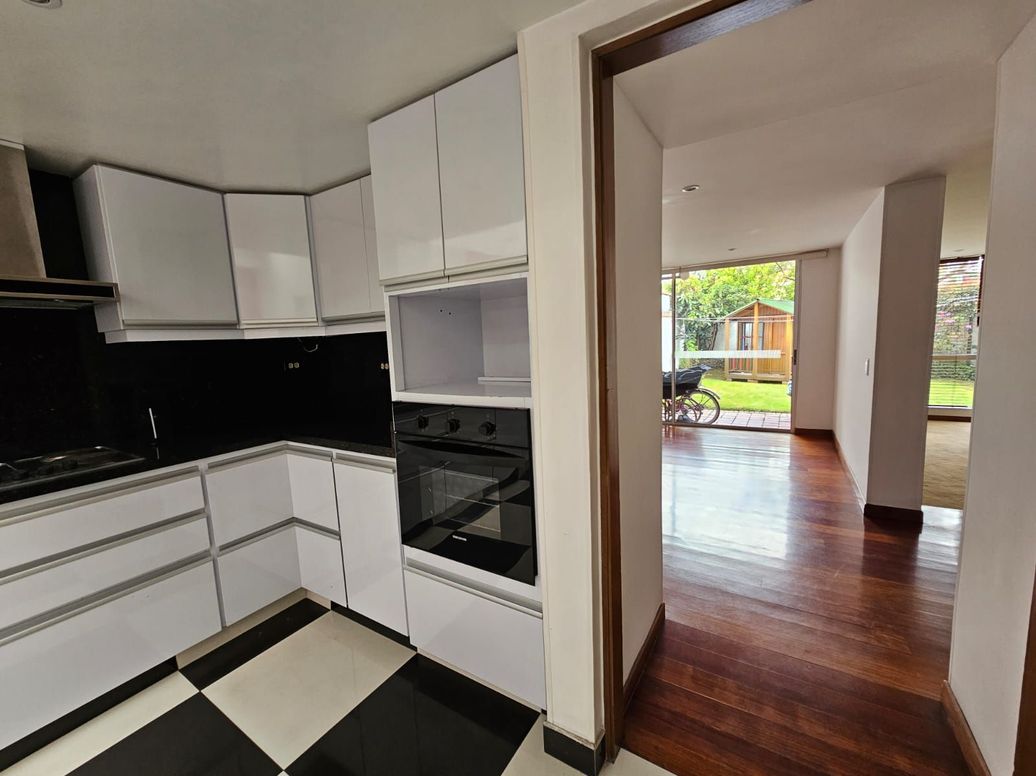 Casa de 5 alcobas en venta en Las Villas, Bogotá, 250 m² · foto 4 de 12