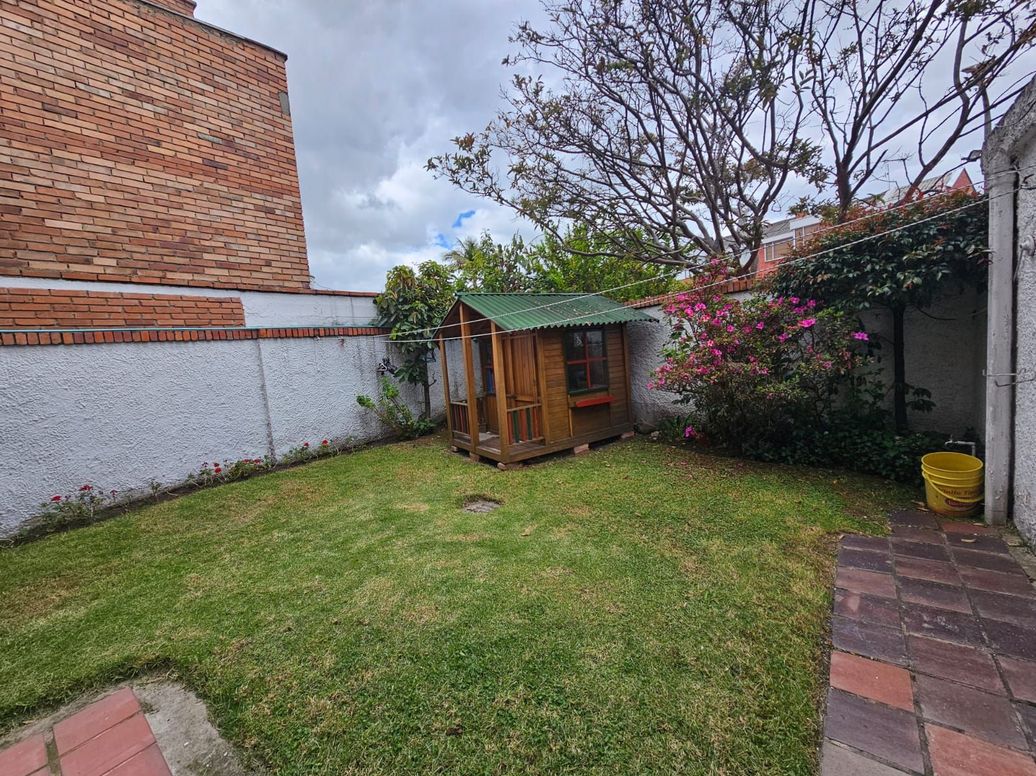 Casa de 5 alcobas en venta en Las Villas, Bogotá, 250 m² · foto 12 de 12
