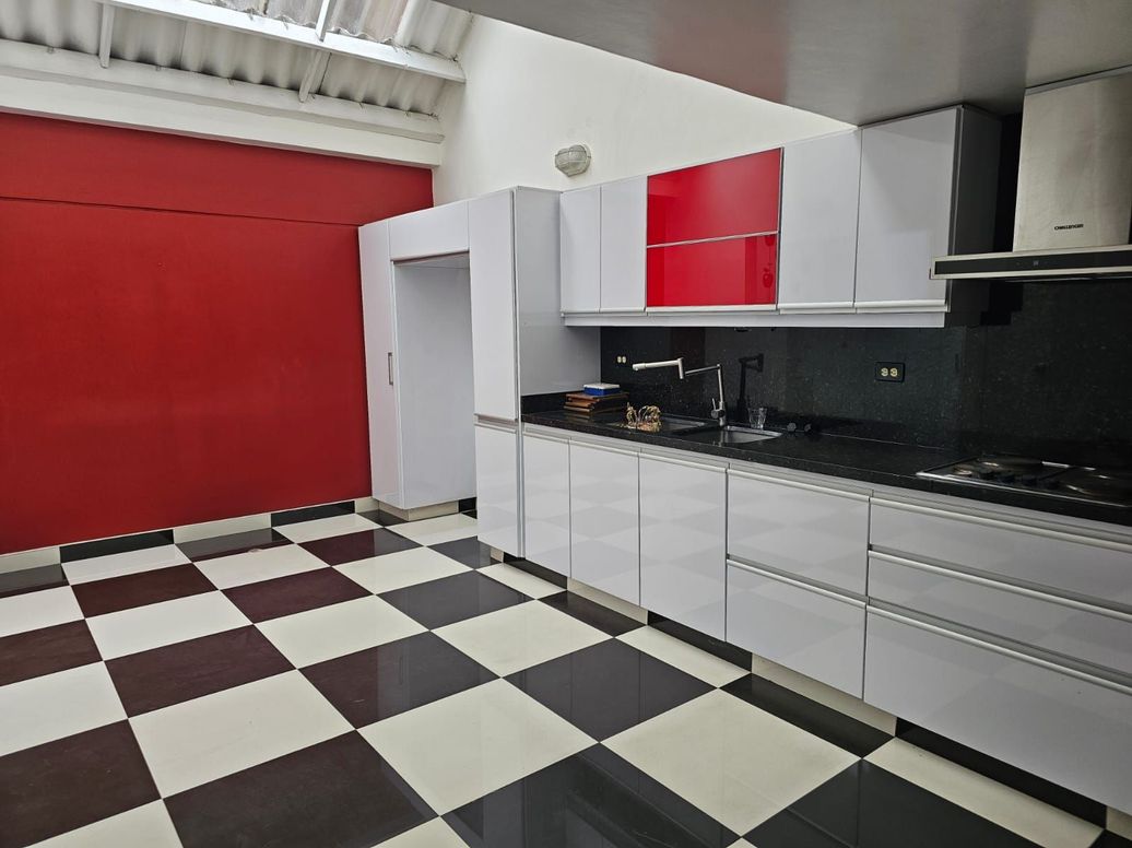 Casa de 5 alcobas en venta en Las Villas, Bogotá, 250 m² · foto 5 de 12