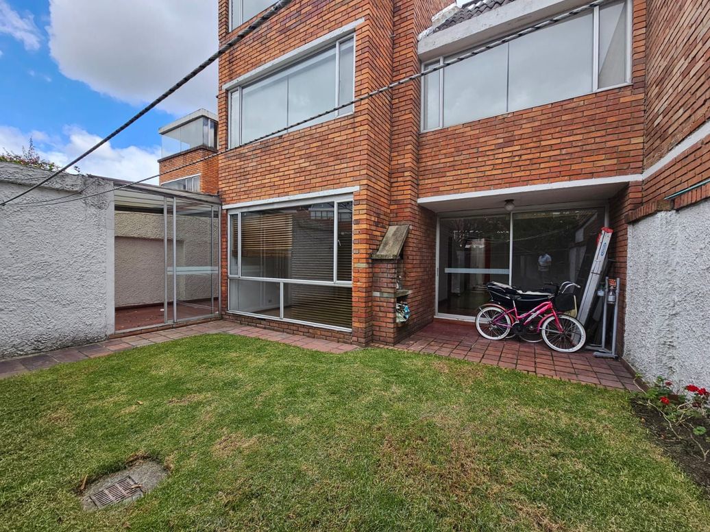 Casa de 5 alcobas en venta en Las Villas, Bogotá, 250 m² · foto 11 de 12