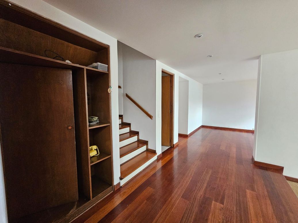 Casa de 5 alcobas en venta en Las Villas, Bogotá, 250 m² · foto 8 de 12
