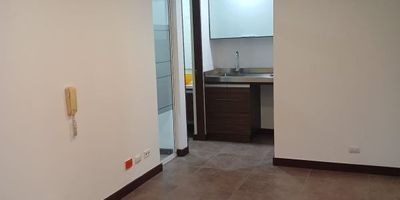 CODIGO ADBIENES 2329: EXCELENTE OFICINA UBICADA EN UNA ZONA ESTRATEGICA DE LAURELES. RUTAS DE TRANSPORTE CERCANA, COMERCIO Y SEGURIDAD EN LA ZONA, PERFECTO PARA OFICINAS, CONSULTORIOS.