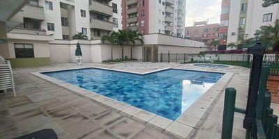 Tu hogar soñado te está esperando!
Imagina despertar cada mañana en un espacio lleno de confort y estilo. Este espectacular apartamento está diseñado para ofrecerte lo mejor de la vida moderna, con una excelente distribución, y una ubicación inmejorable, cerca de supermercados, centros comerciales como chipichape, estación, centros médicos, estaciones de transporte, aeropuerto, terminal de transporte  
•	3 habitaciones amplias que te brindarán todo el espacio que necesitas.
•	Cocina integral bien equipada.
•	Parqueadero doble en línea.
•	Áreas comunes con piscina, zonas verdes y salón social para tu bienestar.
Además, su estratégica ubicación te conecta rápidamente con las principales vías, comercios, parques, cerca de supermercados, centros comerciales como chipichape, estación, centros médicos, estaciones de transporte, aeropuerto, terminal de transporte.
 y todo lo que necesitas para disfrutar de la vida urbana al máximo.
¡Agenda tu cita.