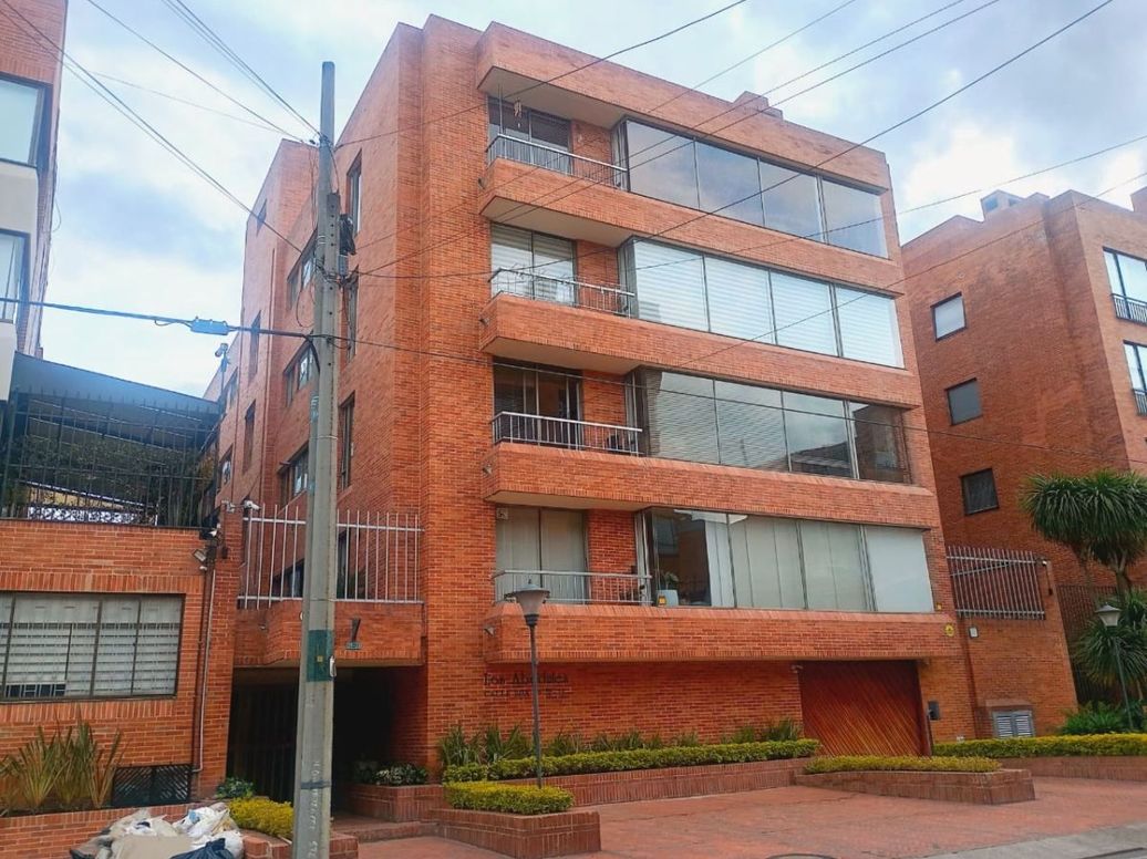 Apartamento de 3 alcobas en venta en Chicó Navarra, Bogotá, 180 m² · foto 2 de 20
