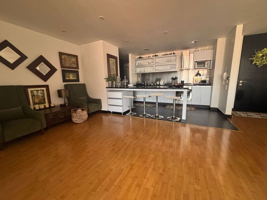 Apartamento de 3 alcobas en venta en Santa Barbara Occidental, Bogotá, 145 m² · foto 3 de 20