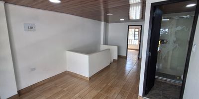 Descubre el lugar donde por fin podras vivir con tranquilidad y estilo: un acogedor apartamento de 2 habitaciones, 1 bano, sala-comedor luminosa y funcional, ademas de una practica zona de ropas, ideal para quienes buscan comodidad y un espacio bien distribuido. Este hogar se encuentra en La Estancia, dentro de un entorno familiar y organizado que ofrece seguridad  y un ambiente perfecto para disfrutar cada dia. Su ubicacion estrategica te conecta rapidamente con Avenida Villavicencio, Autopista Sur y Carrera 80, facilitando el acceso al transporte publico, comercios, colegios y todo lo que necesitas a pocos minutos. No dejes pasar la oportunidad de vivir en un lugar que combina bienestar, conectividad y valor. Agenda tu visita y enamorate de tu proximo hogar.