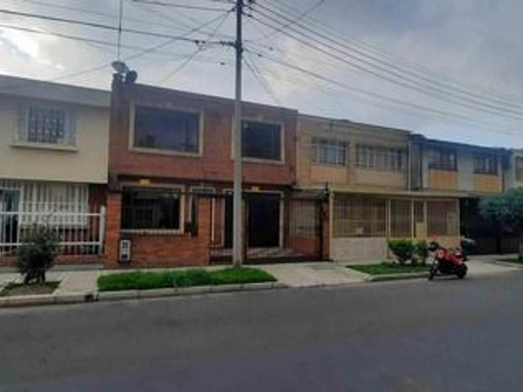 Casa de 3 alcobas en venta en San Miguel, Bogotá, 191 m² · foto 2 de 12