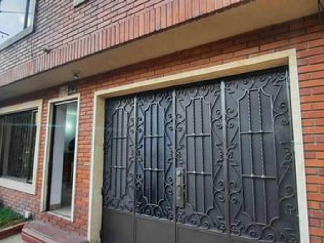 Casa de 3 alcobas en venta en San Miguel, Bogotá, 191 m² · foto 3 de 12
