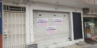 SE ALQUILA LOCAL EN EL BARRIO GUAYAQUIL , SECTOR MUY COMERCIAL CERCA AL CENTRO DE CALI.  CONSTA DE DOS AMBIENTES, PUERTA INTERIOR DE VIDRIO, COCINETA, 1 BAÑO, UN CUARTO PARA DEPOSITO.