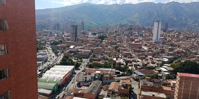 Espectacular apartamento en arriendo que te permite disfrutar una excelente vista en su piso 19, con iluminacion natural, y una excelente ventilacion. Esta situado en una zona tranquila y residencial de Bello, con un area de 71m, esta propiedad cuenta con 3 habitaciones, 1 vestier, 2 closets, 2 banos, sala-comedor, cocina integral, zona de ropas, balcon, parqueadero cubierto, cuarto util. En unidad compuesta, de Gimnasio, Juegos Infantiles, Parqueadero de Visitantes, Piscina, Placa Polideportiva, Porteria: 24 horas, Salon Social, Sauna, Turco. Ubicacion estrategica a pocos minutos de la estacion Niquia, CC Puerta del Norte, Exito, Centro Comercial Plaza Beillin, Parque Central Polideportivo Tulio Ospina, Parque uva, zonas comerciales y facil acceso a rutas principales. 