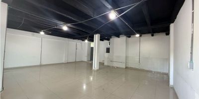 Se arriendan locales comerciales en primer piso de Centro Comercial Ubicado sobre la carrera 5ta con calle 26b (en frente de Farmatodo), desde 38m2 hasta 423m2 por $60.000 el m2 incluida la administración. 

 

Locales 101, 103 y 104 se encuentran unidos y suman 159m2. 

 

Locales 105 y 106 se encuentran unidos y suman 90m2. 

 

Locales 107 y 108 se encuentran unidos y suman 85m2 

 

Local 109 tiene 39m2. 

 

Y local 120 tiene 50m2. 

 

Para confirmar algún dato de la publicación, hacer preguntas adicionales o agendar cita para conocer la propiedad, contáctanos! 
