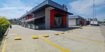 Vendemos Locales ALQUILADO, al sur de Cali, sector Bochalema, Areas desde 30 m2, tienen doble altura,  parqueaderos visitantes. excelentes marcas comerciales como arrendatarios y vecinos. . RENTA $ 3.2 MILLONES + Admón.