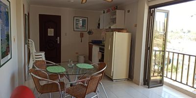 Venta apartaestudio en Bello Horizonte, Santa Marta
Vendo espectacular apartaestudio, piso 3, edificio con excelente ubicación cerca a la playa

 Distribuido:
 Sala, comedor- Cocina integral -   1 Baños - Zona de ropas - 1 habitación con closet - Área 47.45 mtrs -Administracion $562.000

 Zona social:  Piscina, parqueadero comunal
Estrato 4