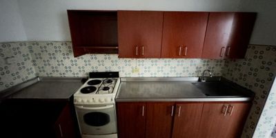 ARRIENDO APATAMENTO CON ACABADOS SENCILLOS, TIENE TRES ALCOBAS Y UN BAÑO,  UN SOLO CLOSET, EN UN TERCER PISO, CERCA A LA ESTACION DEL METRO SANTA LUCIA.

Asesor ANDRES AGUDELO 3117233074

 
