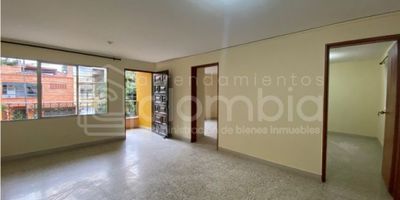 Casa en Arriendo, Jardines - Envigado con 4 habitaciones, 4 closets, 2 baños, sala comedor, balcón, cocina integral, 2 patios, red de gas natural y zona de ropas. Área privada de 120m². 

Estrato 3.

Zona comercial (calle de la buena mesa) cercana a supermercados, colegios, iglesias, restaurantes, centros comerciales, parques, zonas verdes y con fácil acceso a transporte público.

 

¡Conoce los requisitos para arrendar un inmueble con nosotros!

*NOTA ACLARATORIA: Puede haber diferencias en las áreas suministradas en esta publicación, al momento de la negociación se deben verificar por escrituras públicas debidamente registradas. NO INCLUYE MOBILIARIO.
